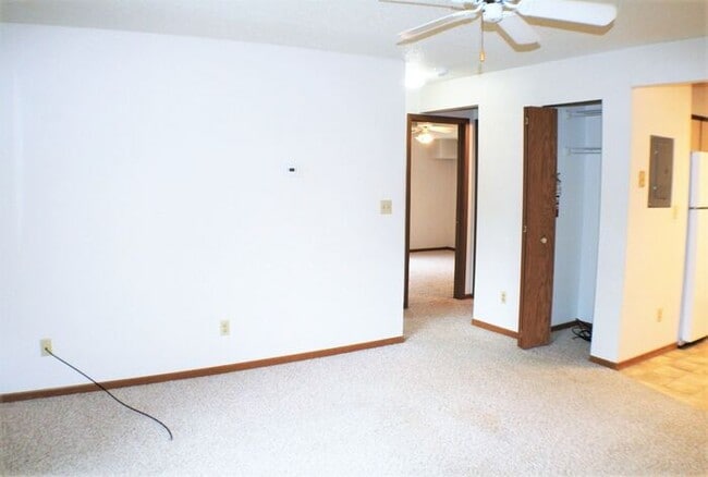Building Photo - $1,095 | 2 Bedroom, 1 Bathroom 2nd Floor C...