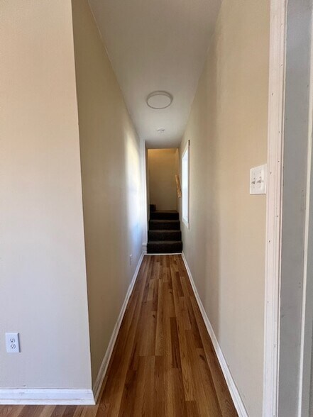 Building Photo - 229 E Washington St