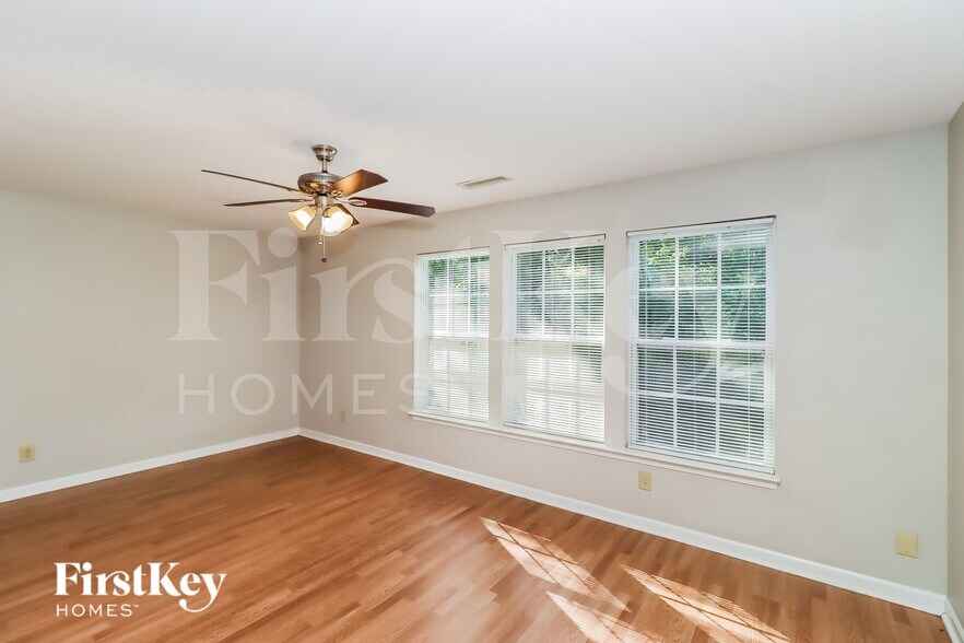 Building Photo - 811 Swearngan Ridge Ct