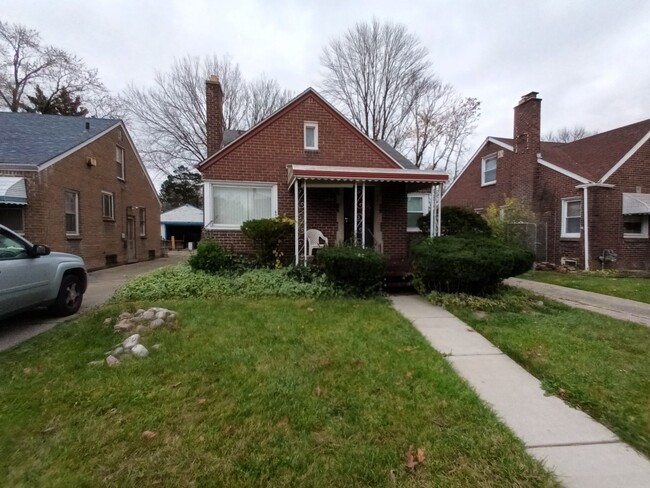 Primary Photo - 3 bedroom 1 bathroom on the Westside NOW A...