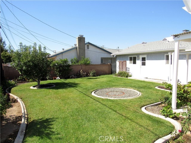 Building Photo - 348 E Jacaranda Ave
