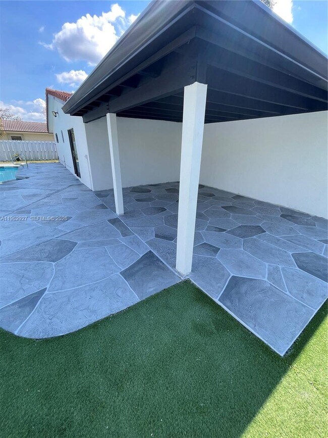 Building Photo - 8275 Shadow Wood Blvd