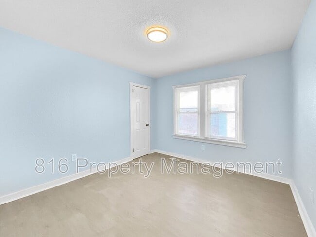 Building Photo - 2231 E 68th St