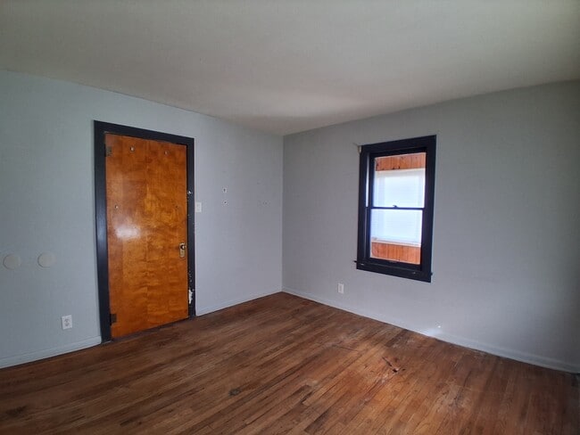 Building Photo - 1508 E English St