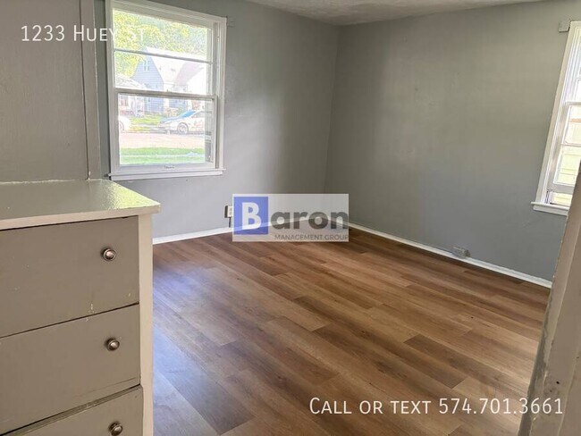 Building Photo - 1233 Huey St