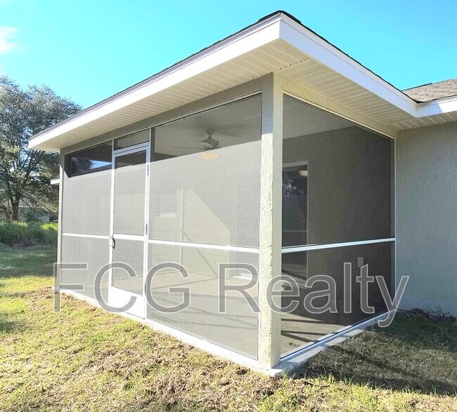 Building Photo - 10 Pine Cir Way