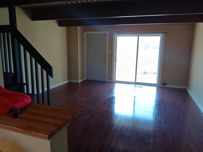 Building Photo - 531 Meadow Green Ln