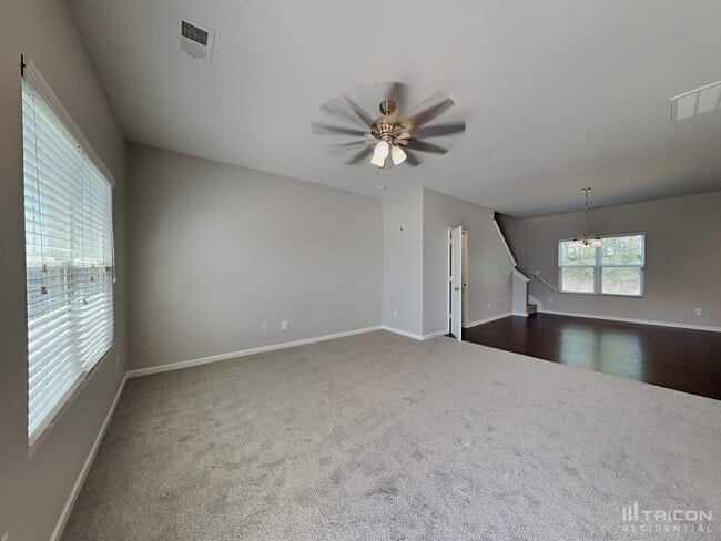 Building Photo - 2625 Meadow Crossing Dr