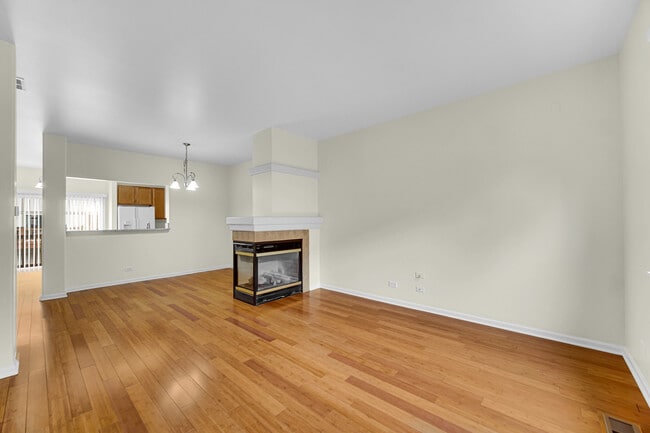 Building Photo - 1114 N Claremont Dr