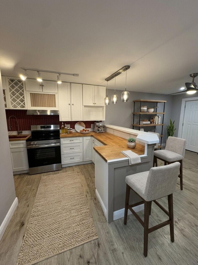 Building Photo - Downtown Winchester Living – Fully Renovated 3-Bedroom, 3 Bath Apartment! Water and Sewer Included.
