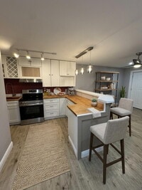 Building Photo - Downtown Winchester Living – Fully Renovated 3-Bedroom, 3 Bath Apartment! Water and Sewer Included.