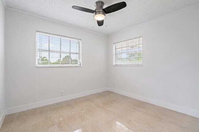 Building Photo - 148 Yacht Club Dr