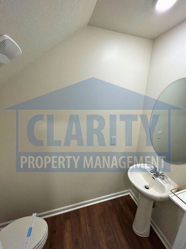 Building Photo - Beautiful 3 bedroom home in North Cleveland neighborhood!