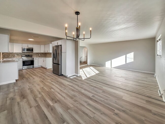 Building Photo - $0 DEPOSIT OPTION. 4 BED 3 BATH IN HAMPDEN HEIGHTS!