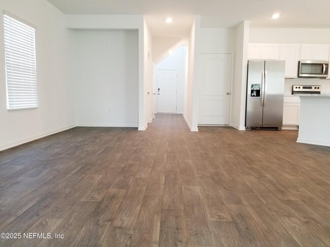 Building Photo - 30 Silver Birch St