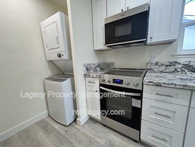 Building Photo - 10753 Oakton Way