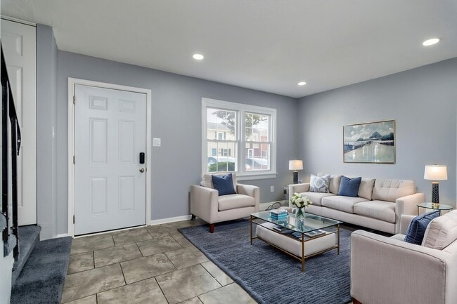 Building Photo - 611 Denton Cir