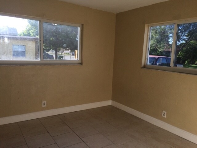 Building Photo - 2871 NW 12th Ct