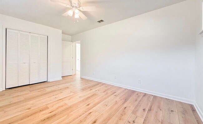 Building Photo - Beautiful 3/2 Home Available Now!