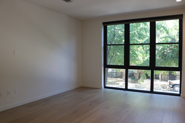 Building Photo - 800 Embassy Dr