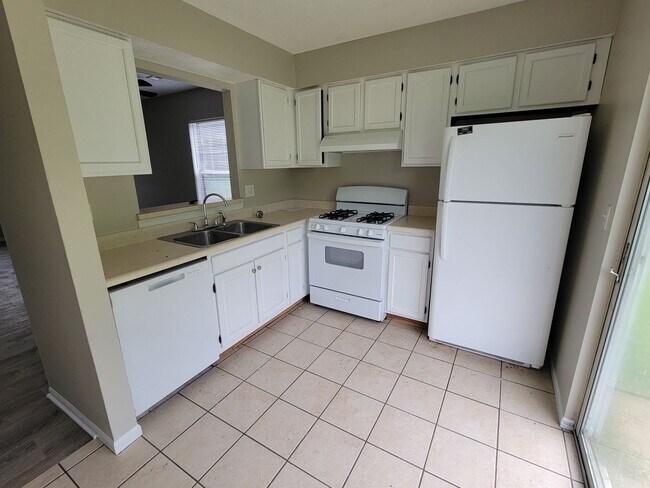 Building Photo - 630-632 W. Country Squire Ct.