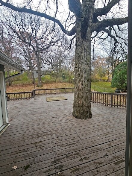 Building Photo - 600 Hawthorne Ln