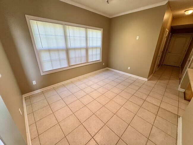 Building Photo - 431 Whitewater Tr