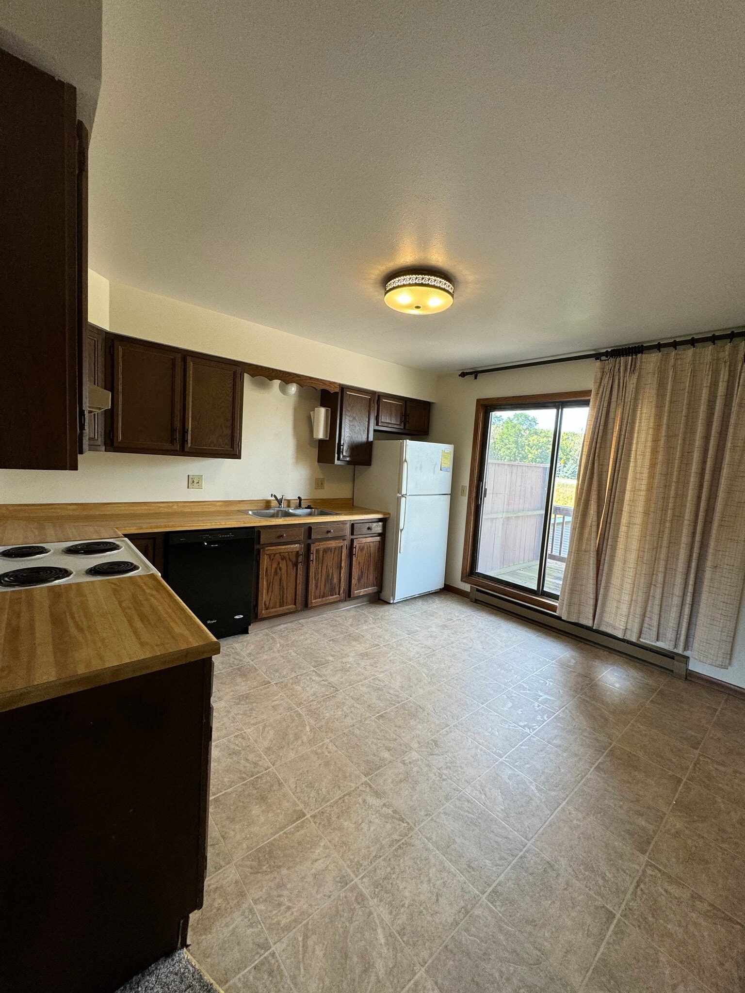 Kitchen - 513 Kerry Dr