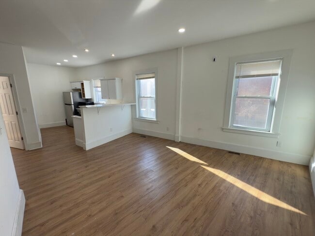 Building Photo - 112 South St