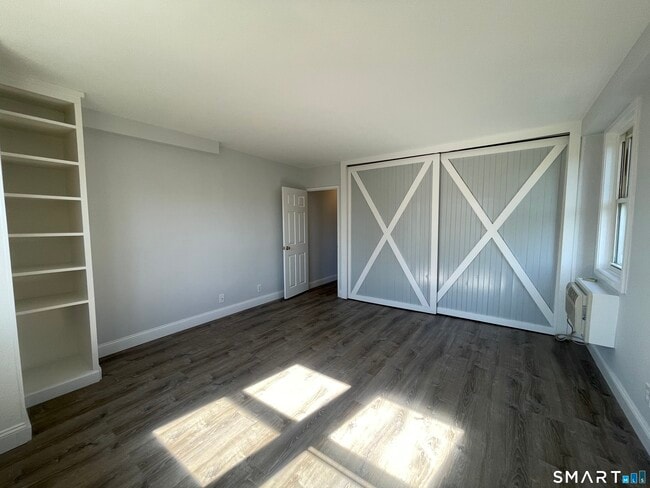 Building Photo - 444 Bedford St