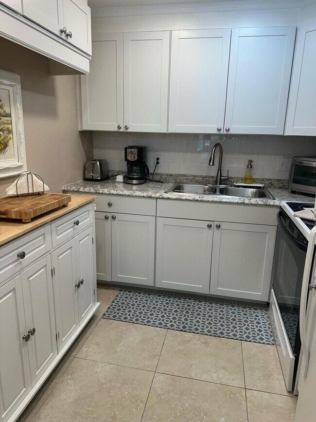 Building Photo - 51 Tilford C