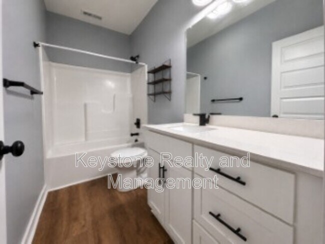 Building Photo - 605 Colonelette Dr