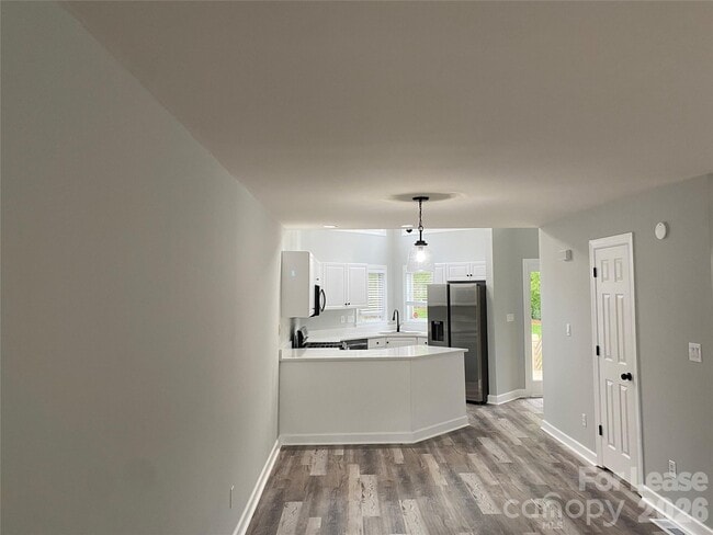 Building Photo - 14550 Waterside Dr