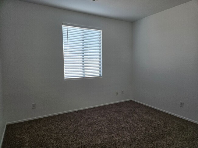 Building Photo - Spacious 4 bed, 3 full bath home in New Ri...