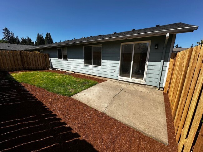 Building Photo - Recently Renovated Two Bedroom Two Bath Duplex