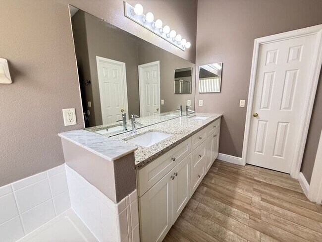 Building Photo - Groveland Home with community pool