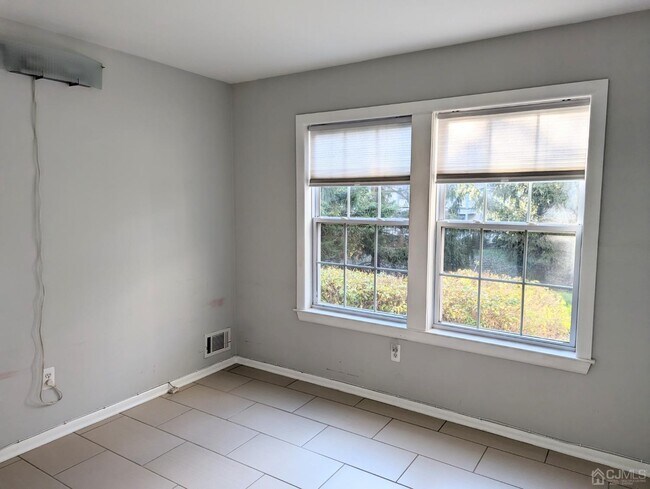 Building Photo - 206 Salem Ct