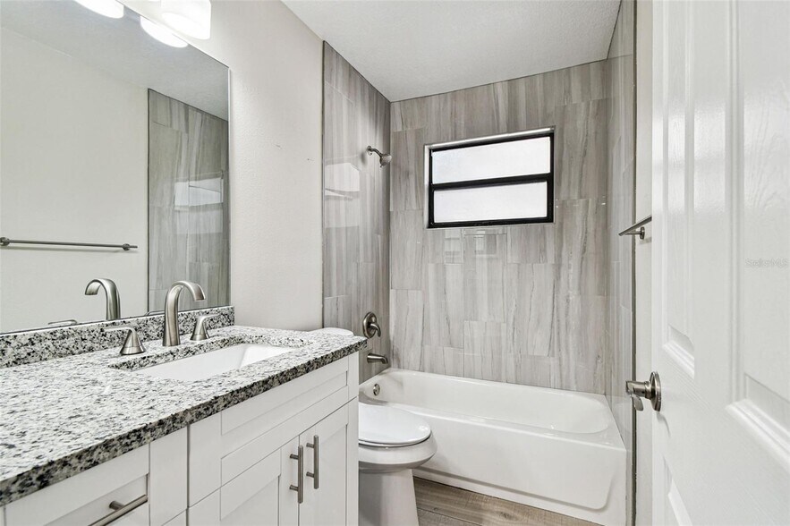 Building Photo - 2504 Gulfbreeze Cir