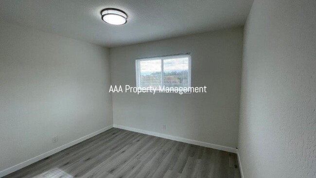 Building Photo - Martinez Beautiful fully remodeled 3 bedro...