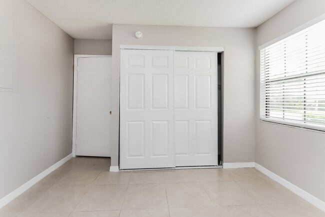 Building Photo - 12630 Shoreside Ln