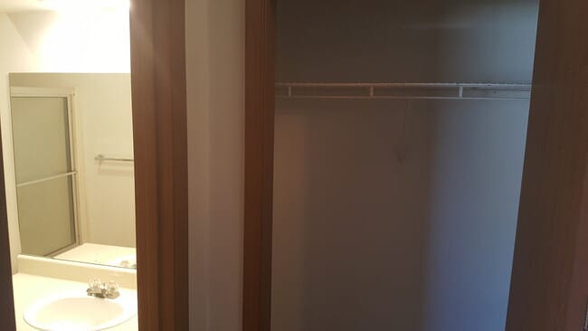 Building Photo - Great 3 Bed 2 Bath Duplex w/ attached 2 car garage!