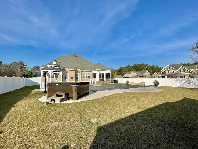 Building Photo - 4 Bed, 2 Bath Nest With Pool In Mariner's Pointe