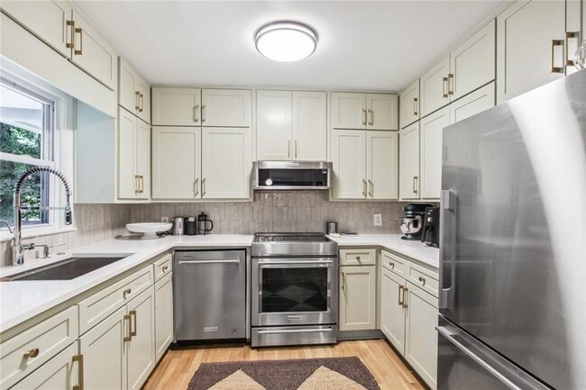 Building Photo - 2066 Amberwood Way NE