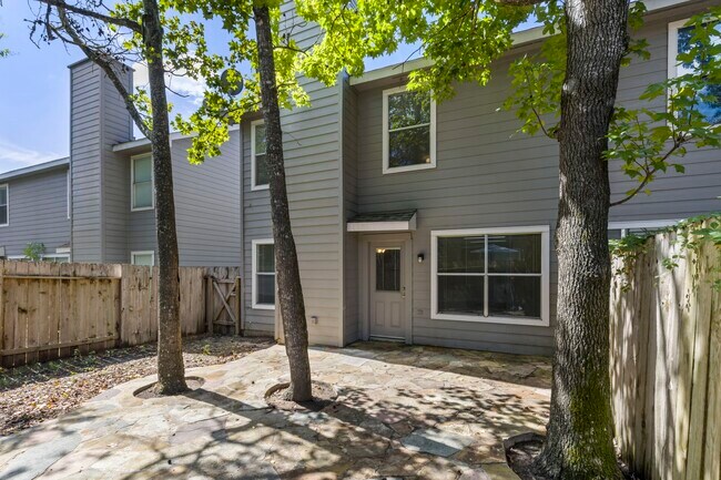 Building Photo - 230 Blushwood Pl