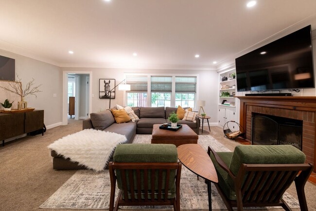 Building Photo - Fantastic and updated 4 bedroom home in Au...