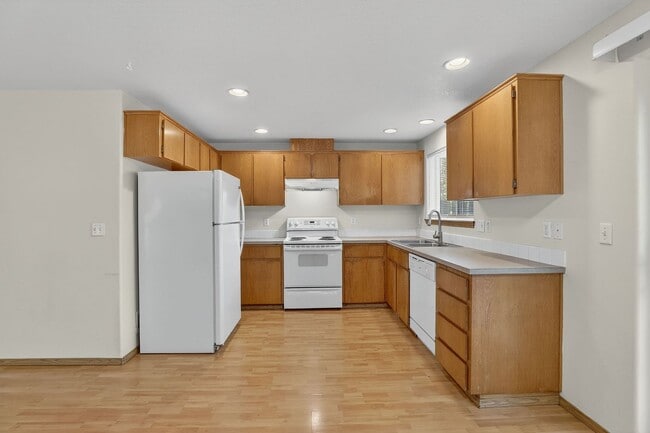 Building Photo - Great 2 story Townhome with Garage!