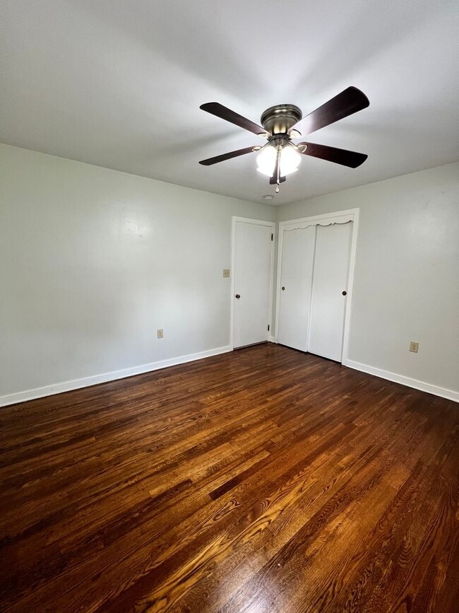 Building Photo - 3 Bedroom, 1 Bath Rancher Available for Rent!