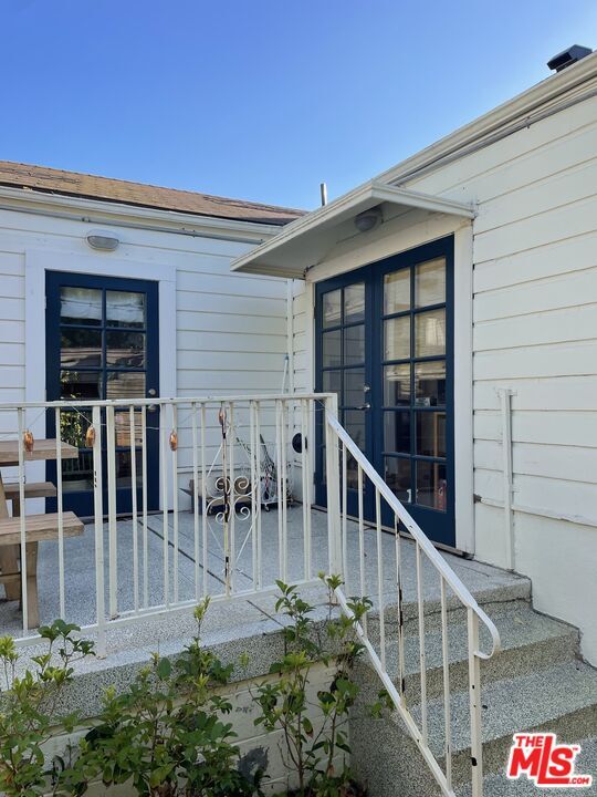 Building Photo - 1512 Angelus Ave