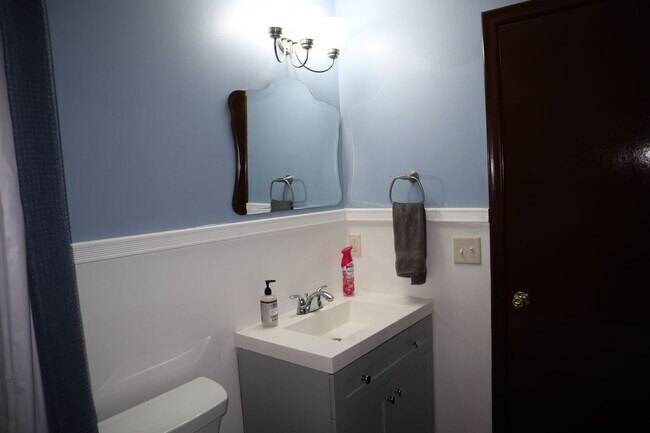 Building Photo - La Vista Home For Rent