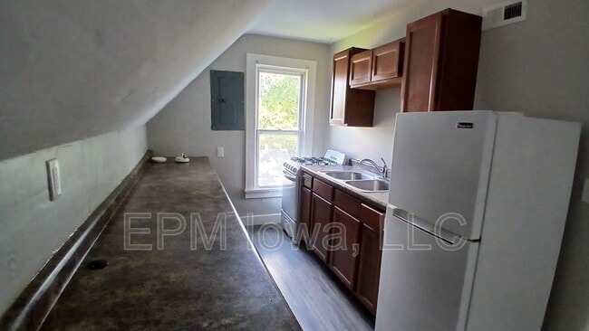 Building Photo - 949 13th St